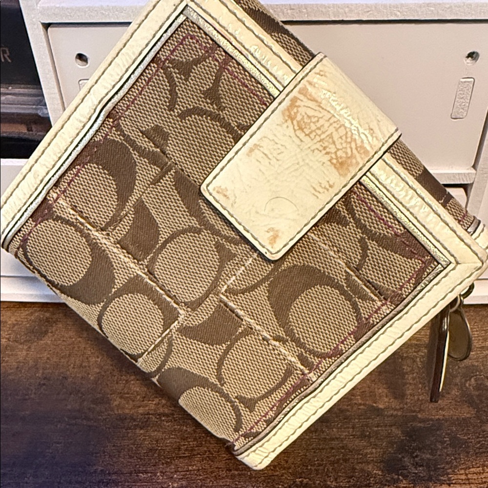 Coach Brown and Cream Wallet - Picture 2 of 8